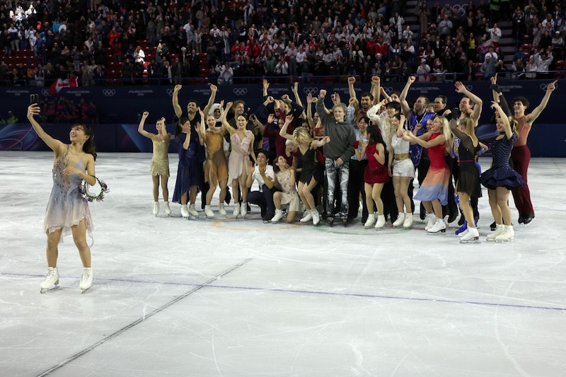 「冷たい視線と形式的な握手」が当たり前だった世界が変貌… 冬季五輪フィギュアのライバルたちの新たな関係性に米メディアが注目