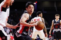 【Ｇリーグ】河村勇輝が前半から躍動！13得点＆４アシストに好守も披露、チームは63－56とリードし後半へ＜DUNKSHOOT＞