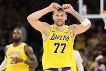 逆転のチャンスにまさかのパス…終盤の判断ミスを認めたドンチッチ「そのまま攻めるべきだった」問われるエースの真価＜DUNKSHOOT＞