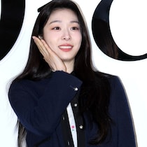 「異次元の美女だ！」現役引退から12年…イメージ激変のキム・ヨナが魅せた“圧巻モデルショット”にファン喝采！「気品に溢れる」「雰囲気がまるで違う」