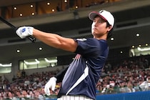 大谷翔平の凄さは「語れません（笑）」打撃投手務めた亀井善行コーチが脱帽　特大３ラン放った佐藤輝明は「勉強することがいっぱいある」【WBC】