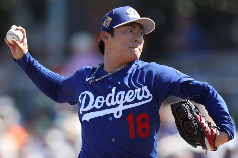 ドジャース山本由伸、侍ジャパン合流前最後の登板で3回2失点も「彼は特別なアスリートだ」ロバーツ監督が評価