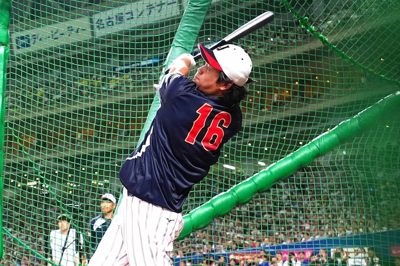 バンテリンドームどよめき...大谷翔平の右翼スタンド最上段への特大の一発に観客騒然 鈴木&吉田の豪快弾にも大歓声【侍ジャパン/WBC】