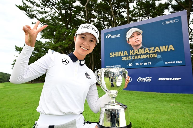 「うぉぉおおあ！」女子プロゴルファーが結婚報告＆純白ドレス姿公開→仲間たちから賛辞殺到！「可愛すぎ」「良い写真すぎ」