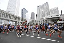 「ペースメーカー機能してなくない？」波乱展開の東京マラソン　外国人ペースメーカーが遅い事態に解説者苦言「遅すぎる」