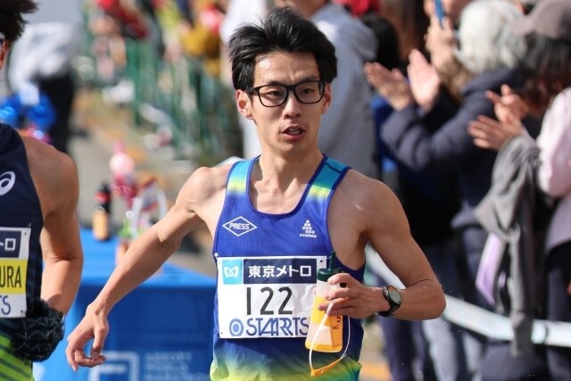 強豪相手に26㎞過ぎまでトップ独走！ 橋本龍一が異例の展開で見せつけた積極性「もう行くしかない。行けるところまで行こう」【東京マラソン】