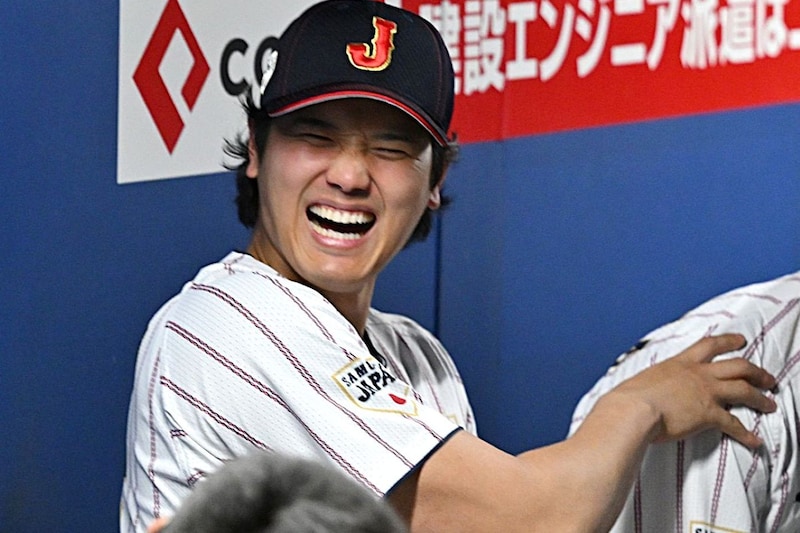 「え？ 大谷さん、どこ？」侍ジャパン、総勢35人の大決起集会フォトが“ネタ多すぎ”と話題！「まさかのド真ん中かい」「支払いは菅野先輩？」【WBC】