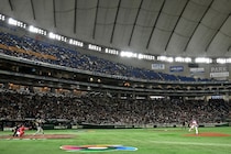 「衝撃的だ」WBC取材で来日した米記者が感動した“日本のお菓子”とは？「新しいお気に入りになるかも」「でも、パッケージがあまりにも...」