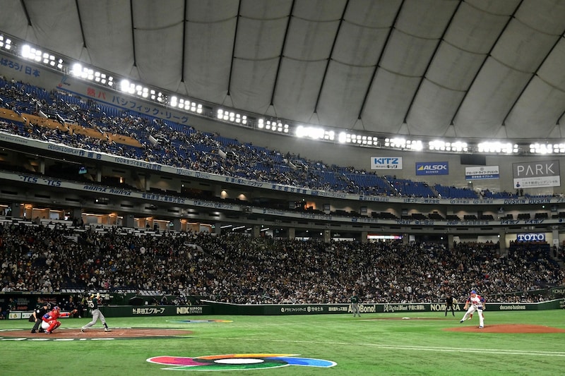 「衝撃的だ」WBC取材で来日した米記者が感動した“日本のお菓子”とは？「新しいお気に入りになるかも」「でも、パッケージがあまりにも...」