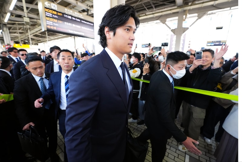 大谷翔平の圧倒的オーラに名古屋駅騒然…移動だけで別格証明「屈強なプロのSPが小柄な一般人に見えてしまう異次元現象」SNS沸騰【WBC】