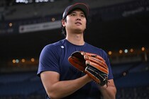 大谷翔平が“神対応”！ 試合前の練習で野球少年に即席サイン　ネット称賛「一生の宝物だね！」「子供の笑顔のために…」【WBC】