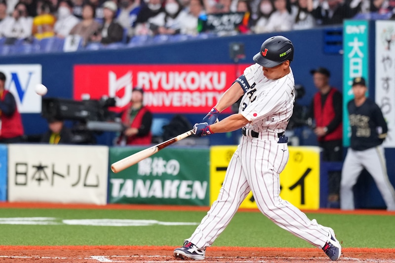 「すっげぇパワー」侍ジャパン・吉田正尚の“凱旋ソロアーチ”に列島騒然！「めっちゃ飛ばしたな」【WBC】