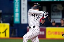 鈴木誠也が先制の特大アーチ！ レフトスタンド上段にホームランを叩き込みスタンド大興奮！【WBC】