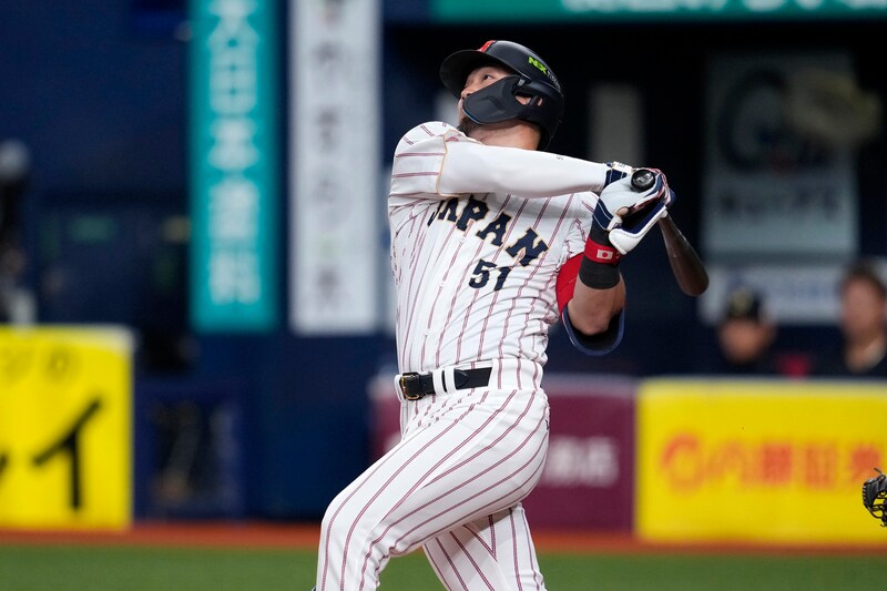 鈴木誠也が先制の特大アーチ！ レフトスタンド上段にホームランを叩き込みスタンド大興奮！【WBC】