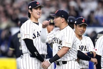 「日本には貫禄がある。長老のようだ」米老舗誌が“見た目ランキング”で侍ジャパンの白ユニホームを絶賛！それでも１位は意外な国で――【WBC】