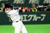 チェコが豪州から先制した瞬間、東京ドームは総立ち大歓声　三塁側ベンチは母国の国旗掲げる【WBC】