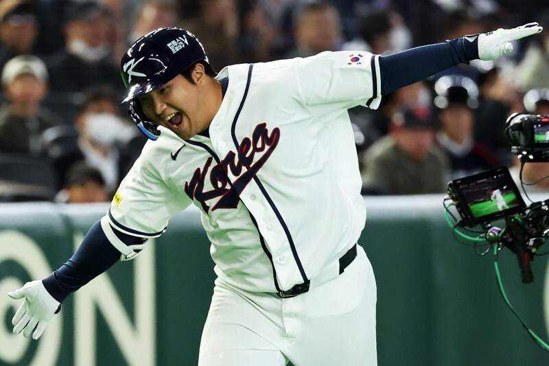 WBC韓国代表が本塁打で見せる「飛行機ポーズ」に隠された切実な願いとは? 【WBC】
