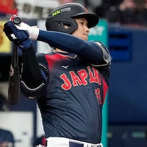 大谷翔平がいきなり”お茶点てポーズ”を披露！侍ジャパンのWBC初戦、第１打席でツーベースヒット【WBC】