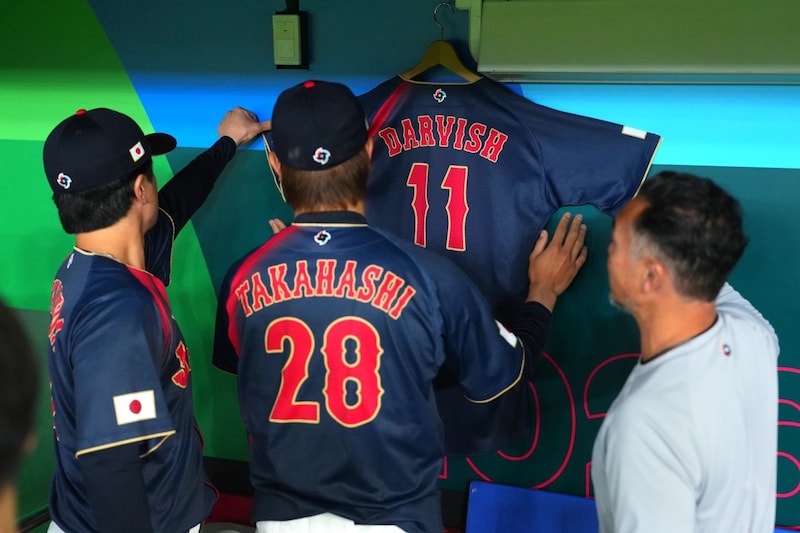 「感動しました!」ベンチに飾られた背番号11、目撃して驚いたダルビッシュ有が明かす“侍たちとの絆”「マイアミで返してねって…」【WBC】