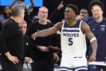 終盤の“自己中プレー”で勝利に導いたエドワーズを、元NBA選手たちが称賛「プレーオフのメンタリティ」「まさしくエースだ」＜DUNKSHOOT＞