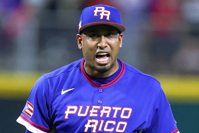 「心なしか控えめで笑う」WBCプエルトリコ守護神ディアスが母国でサプライズ登板！ 前回大ケガ、勝利直後の“喜び方”が話題に「跳ねなかった」