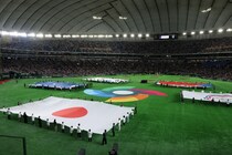 米放送局が夢中になった...日本で“お馴染みの光景”に視線集中「東京Dで目を引く！ 指定の黄色い帽子」【WBC】