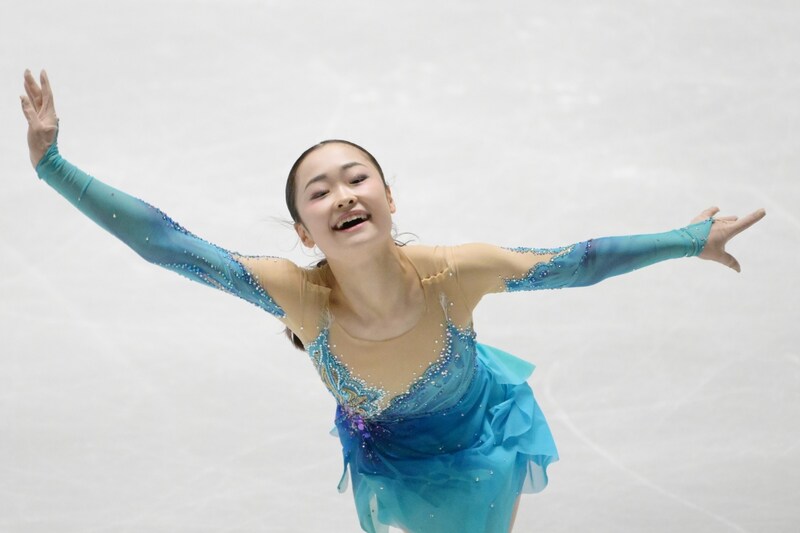 島田麻央、前人未到の世界ジュニア選手権4連覇!! 4回転回避も3A成功 初出場の岡万佑子は銅、日本女子ダブル表彰台