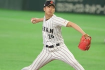 リリーフ起用で３者連続の空振り三振！ 先発が本職の右腕を井端弘和監督が好評価「思っている通りのピッチングしてくれた」【WBC】