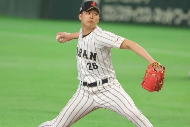 リリーフ起用で3者連続の空振り三振! 先発が本職の右腕を井端弘和監督が好評価「思っている通りのピッチングしてくれた」【WBC】