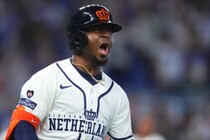 「バットの完璧な場所に当たった」９回２死から歴史的一発！ オランダのアルビーズがWBC史上初サヨナラ弾、ニカラグア初勝利の夢砕く