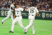 菅野智之、愛情こもった“公開いじり芸”　後輩・岡本和真の打棒復活を期待「左の人はもっと緊張してください」発端は試合前の円陣での声出し【WBC】