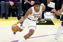 【NBA】八村塁が前半から攻守で躍動！シュート好調で10得点＆豪快ブロック、レイカーズは54－49と５点リードで後半戦へ＜DUNKSHOOT＞