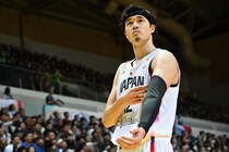 “日本に渡邊雄太あり”を示したＷ杯予選。元NBA選手としての実力と、代表で際立つ唯一無二の存在価値＜DUNKSHOOT＞