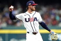 「送球がレベチ」アメリカ遊撃手の超絶ファインプレーに驚愕「やばすぎて笑う」「エグすぎるって」【WBC】