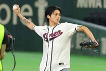 「ガチ！ 日本いるの？」韓国戦降臨の“人気アイドル”の始球式姿をMLB公式が公開！「すっっごく綺麗な投球だった」【WBC】