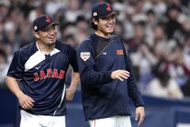 「ええー、やばい日本にいる！」大谷翔平が公開した愛犬デコピンの“衝撃新事実”にネット騒然→鈴木誠也の“超絶変顔”も同時公開！「修学旅行みたい」【WBC】