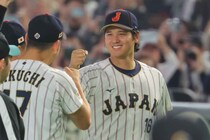大谷翔平の“神対応”に少年ファン大喜び！ 超一流の振る舞いに米反響「出場せずとも唯一無二の体験を届けている」【WBC】