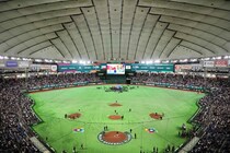 「まさかいたなんて！」チェコ戦でB’z稲葉浩志が熱唱した『タッチ』　伝説的野球アニメの大物声優が着た侍Jユニ姿に大反響「えぇっ！」【WBC】