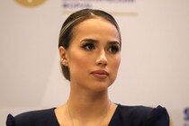 「エグい美人になった」五輪金メダルから８年、イメージ激変のザギトワが公開した“最新画像”にファン喝采！「これでまだ23歳!?」「全てが進化している」