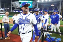 WBC準決勝後の記者会見室で起きた感動シーン　イタリア、ベネズエラ指揮官が熱いハグ「最高の瞬間の一つだ」