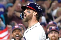“WBC軽視”発言で批判集中→準優勝に悔し涙＆ハグで健闘称えあう...米主砲ハーパー、「素晴らしい大会。銀メダルでは満足できない」と振り返る