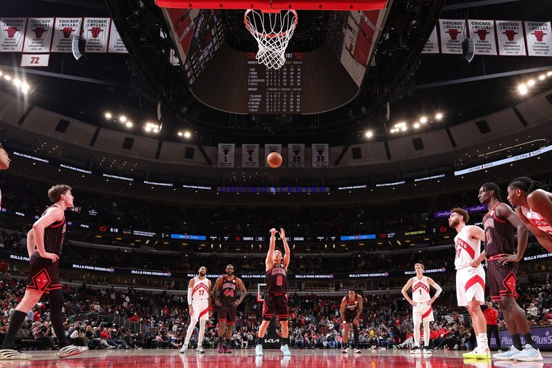 【NBA】河村勇輝が4戦連続出場で5得点、2アシスト!ブルズ大敗のなか、好プレー連発で沈む本拠地を沸かせる<DUNKSHOOT>