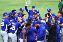 「ほぼ全国民が決勝戦を見ていた」WBC初優勝のベネズエラ、元DeNA監督が伝える母国の熱狂「野球は国技になった」