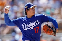 大谷翔平の登板中に“珍事”発生!!　マウンドから見つめる姿にMLB公式やファン注目「困惑した顔」「オオタニの表情が...」