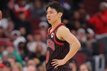 河村勇輝のビハインド・ザ・バックパス→豪快ダンクがNBAトップ10プレーに選出！直近４試合で２度目のランクイン＜DUNKSHOOT＞