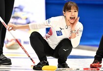 「こんなに曲がるの？」世界選手権参戦中のロコ・ソラーレ、吉田知那美が決めた“スーパーな一撃”に世界衝撃！「凄すぎます」「笑顔も素晴らしい」