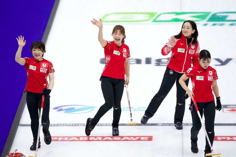 世界選手権で決勝Ｔ進出のロコ・ソラーレ、まさかのハプニング直面に「あああーー！」絶叫→大爆笑！「この明るさよ」「つくづく華がある」「楽しそうすぎ」など反響