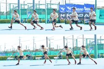 小倉孝介流、バックボレーを逆クロスに流すコツ。ヒジを逃がして面をずらし、ボールの右側をこする！【プロが明かすテニス上達法】＜SMASH＞