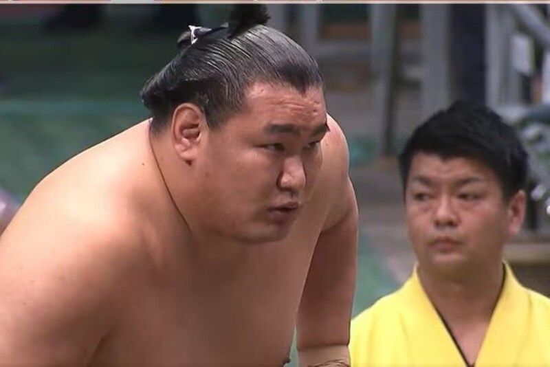 横綱・豊昇龍が手にした分厚い束に実況も驚愕 「1700万を超える」懸賞額にファン騒然「夢ありすぎる」【大相撲三月場所】