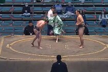 「オペラみたい」大相撲春場所、館内に響いた“美声すぎる”声援に視聴者騒然「呼出が客席に？」